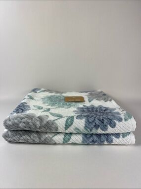 Deborah Connolly Bath Towels Blue White Floral Soft Cotton Set of 2 NEW